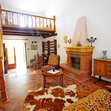 House Uzejra