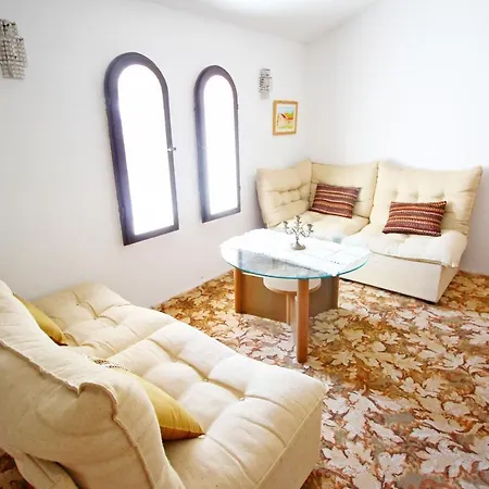 Nyaraló House Uzejra